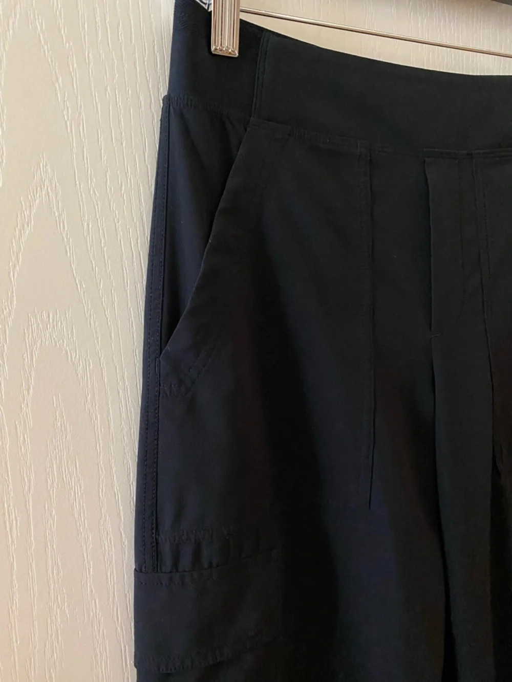 ATHLETA Brooklyn Heights High Rise Cargo Pant Wide Legs in Black - 0 Petite - Picture 5 of 12